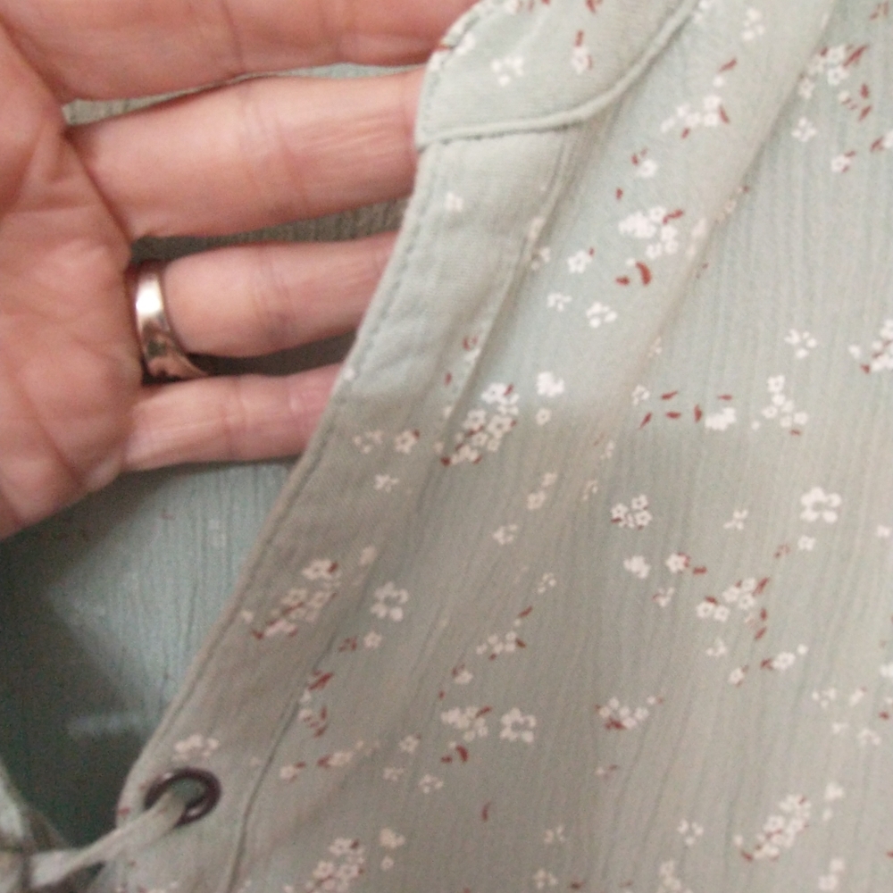 SO Sage Floral Peplum Blouse With Lace Up Front - Picture 4 of 11